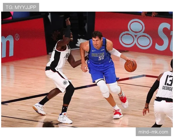 里奥攻防平衡策略显成效,助球队斩获关键胜利,状态回暖引关注 里奥攻防平衡策略显成效,助球队斩获关键胜利,状态回暖引关注